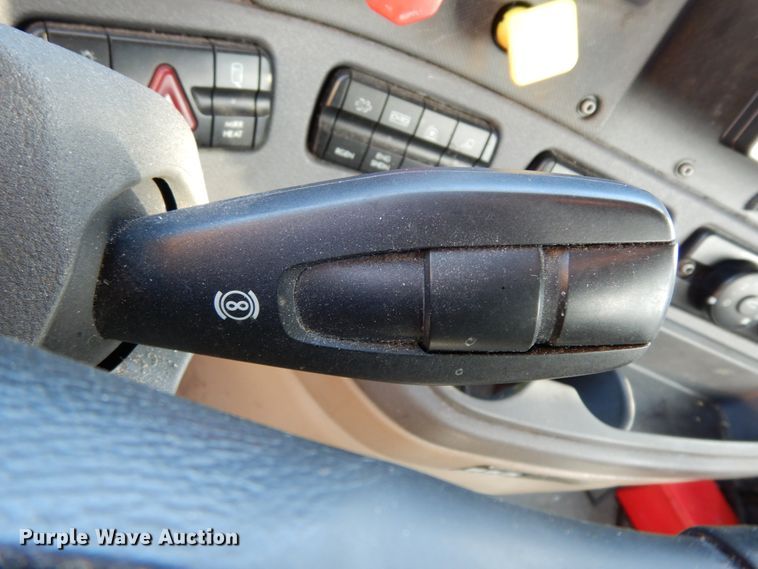 image for item DC2089 2018 Freightliner Cascadia 125  semi truck