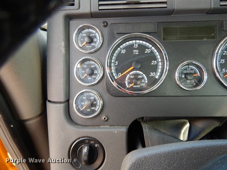 image for item DC2089 2018 Freightliner Cascadia 125  semi truck