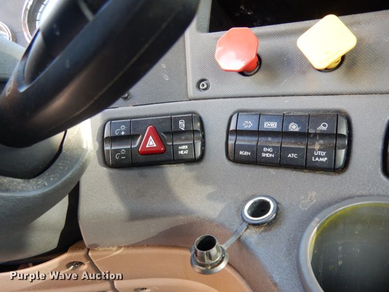 image for item DC2089 2018 Freightliner Cascadia 125  semi truck