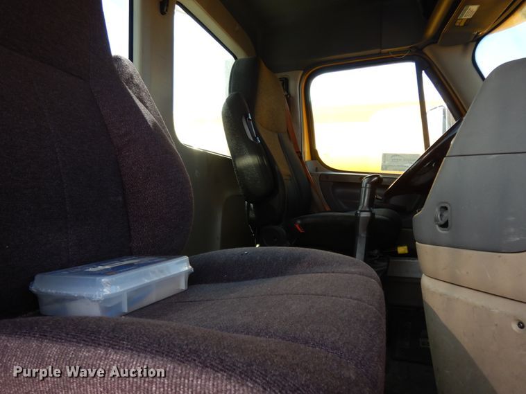 image for item DC2089 2018 Freightliner Cascadia 125  semi truck