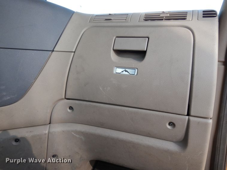 image for item DC2089 2018 Freightliner Cascadia 125  semi truck