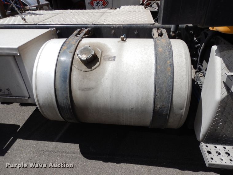 image for item DC2089 2018 Freightliner Cascadia 125  semi truck