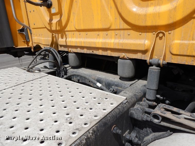 image for item DC2089 2018 Freightliner Cascadia 125  semi truck