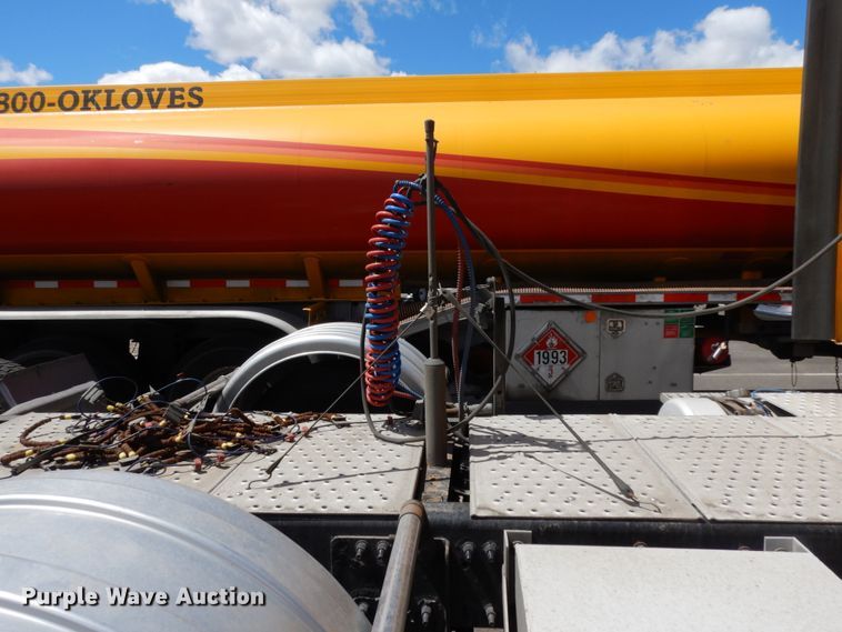 image for item DC2089 2018 Freightliner Cascadia 125  semi truck