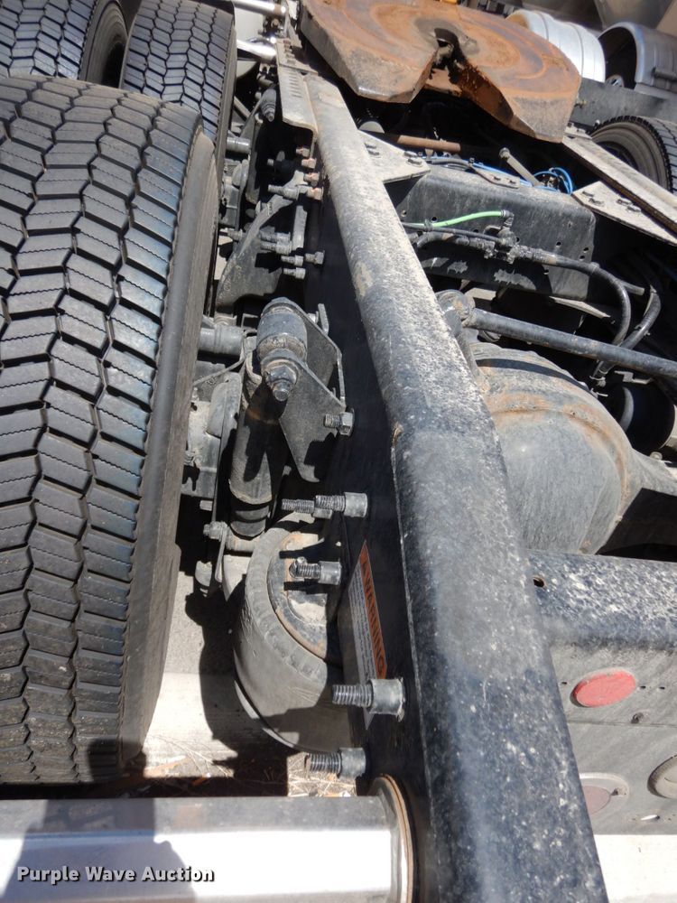 image for item DC2089 2018 Freightliner Cascadia 125  semi truck