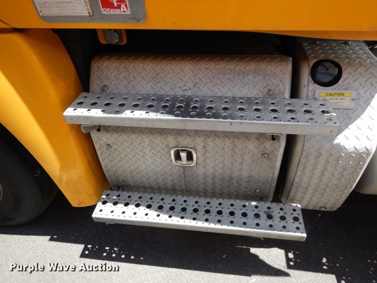 image for item DC2089 2018 Freightliner Cascadia 125  semi truck