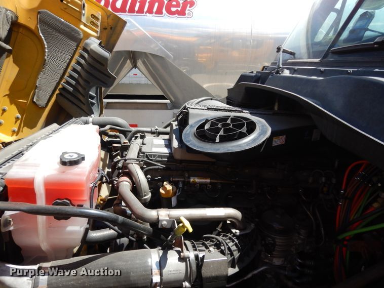 image for item DC2089 2018 Freightliner Cascadia 125  semi truck