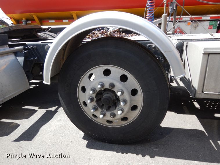 image for item DC2089 2018 Freightliner Cascadia 125  semi truck