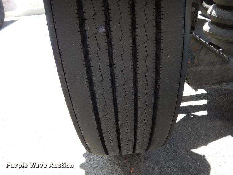 image for item DC2089 2018 Freightliner Cascadia 125  semi truck