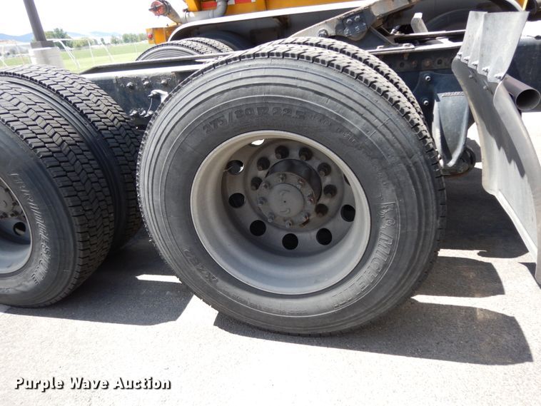 image for item DC2089 2018 Freightliner Cascadia 125  semi truck