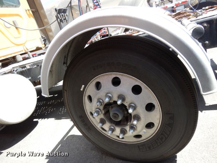 image for item DC2089 2018 Freightliner Cascadia 125  semi truck