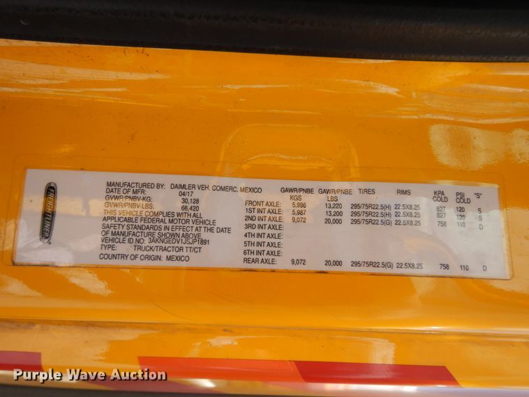 image for item DC2089 2018 Freightliner Cascadia 125  semi truck