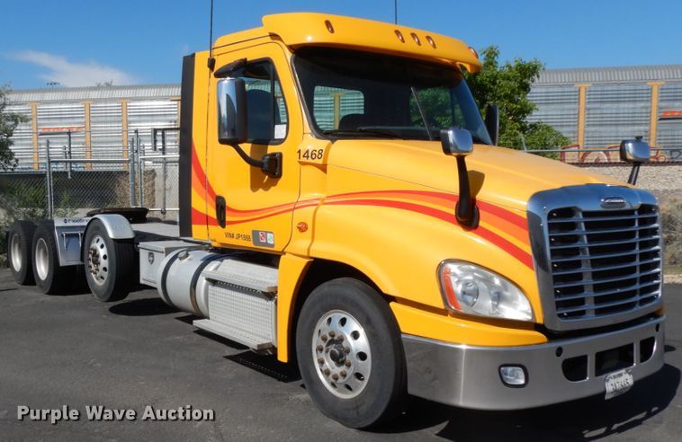 image for item DC2090 2018 Freightliner Cascadia 125  semi truck