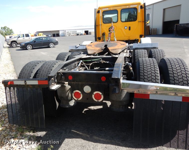 image for item DC2090 2018 Freightliner Cascadia 125  semi truck