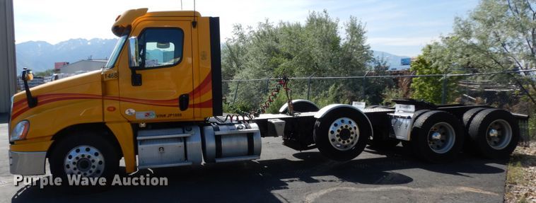 image for item DC2090 2018 Freightliner Cascadia 125  semi truck