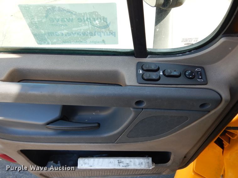 image for item DC2090 2018 Freightliner Cascadia 125  semi truck