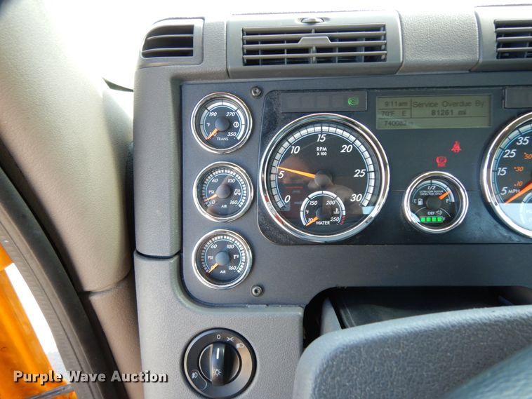 image for item DC2090 2018 Freightliner Cascadia 125  semi truck