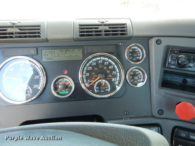 image for item DC2090 2018 Freightliner Cascadia 125  semi truck