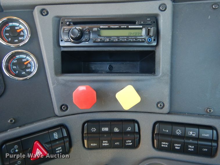 image for item DC2090 2018 Freightliner Cascadia 125  semi truck