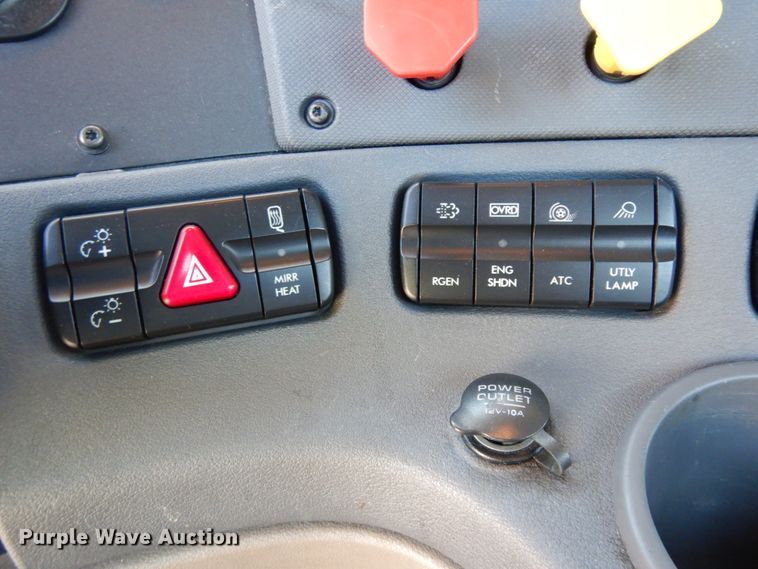 image for item DC2090 2018 Freightliner Cascadia 125  semi truck