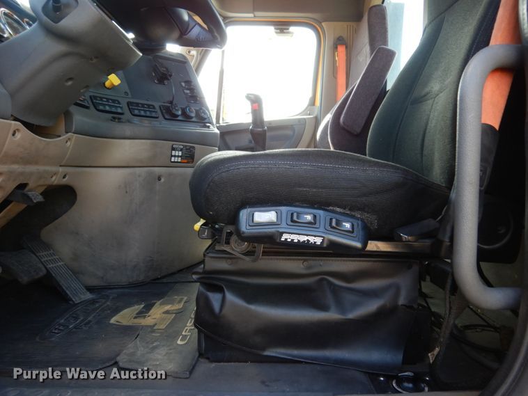 image for item DC2090 2018 Freightliner Cascadia 125  semi truck