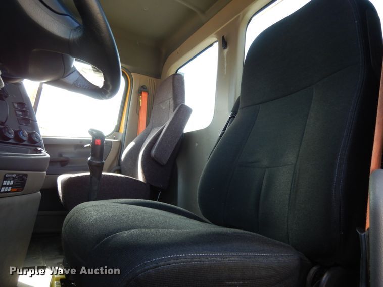 image for item DC2090 2018 Freightliner Cascadia 125  semi truck