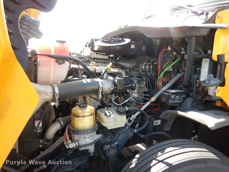 image for item DC2090 2018 Freightliner Cascadia 125  semi truck