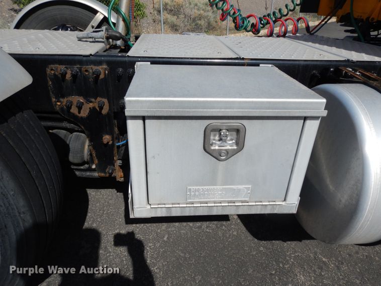 image for item DC2090 2018 Freightliner Cascadia 125  semi truck