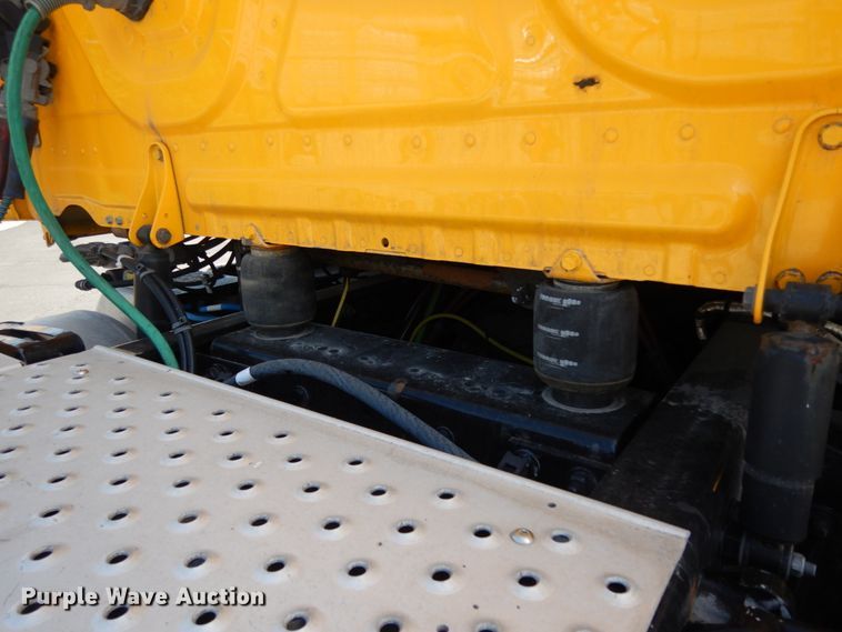 image for item DC2090 2018 Freightliner Cascadia 125  semi truck