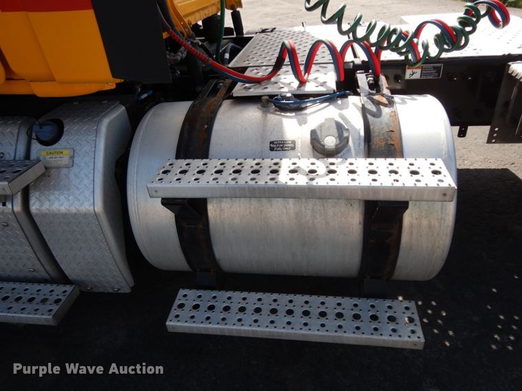 image for item DC2090 2018 Freightliner Cascadia 125  semi truck