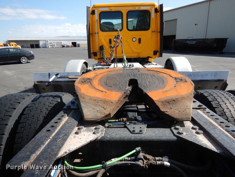 image for item DC2090 2018 Freightliner Cascadia 125  semi truck