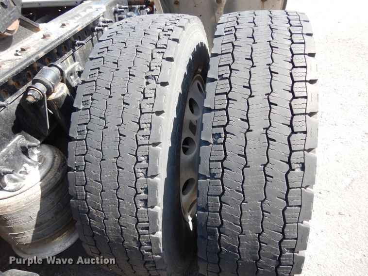 image for item DC2090 2018 Freightliner Cascadia 125  semi truck