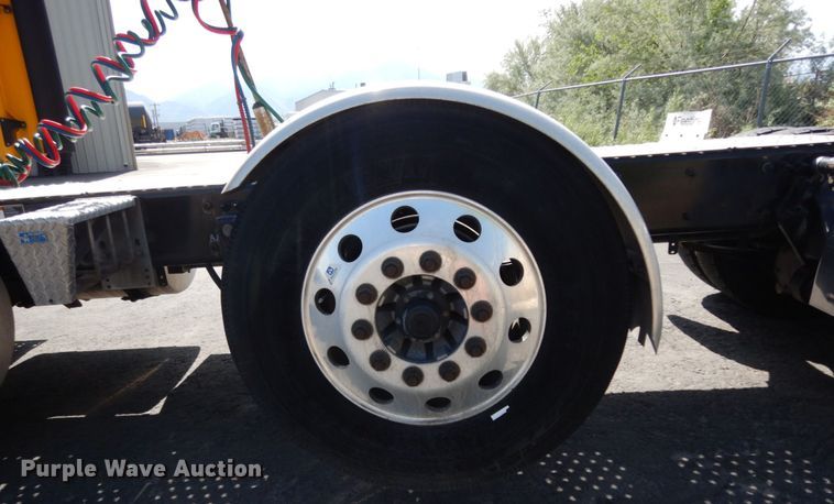 image for item DC2090 2018 Freightliner Cascadia 125  semi truck