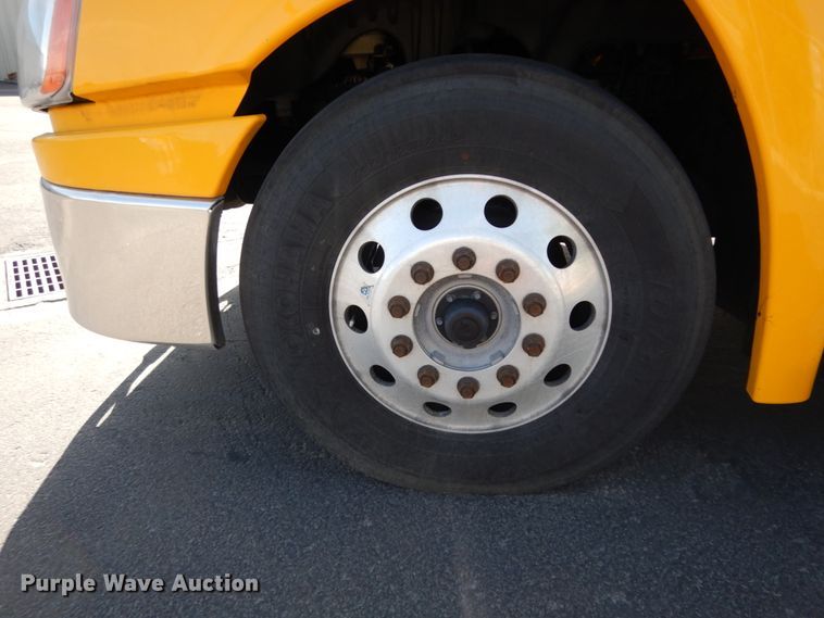 image for item DC2090 2018 Freightliner Cascadia 125  semi truck