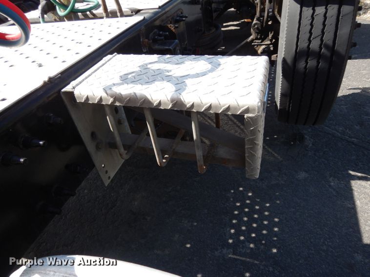 image for item DC2090 2018 Freightliner Cascadia 125  semi truck