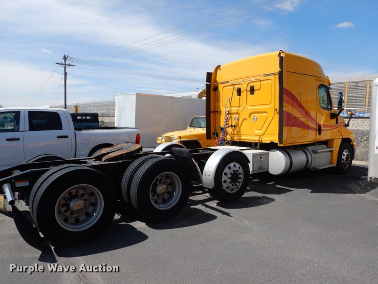 image for item DC2091 2016 Freightliner Cascadia 125  semi truck