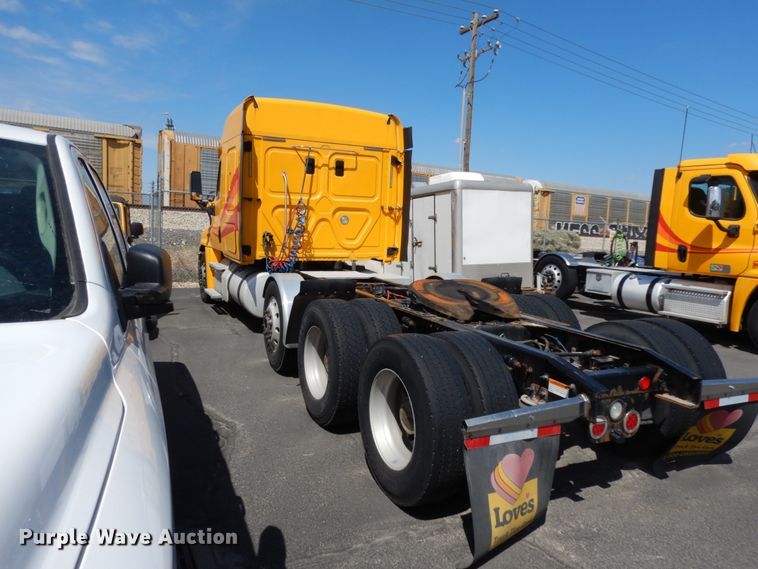 image for item DC2091 2016 Freightliner Cascadia 125  semi truck