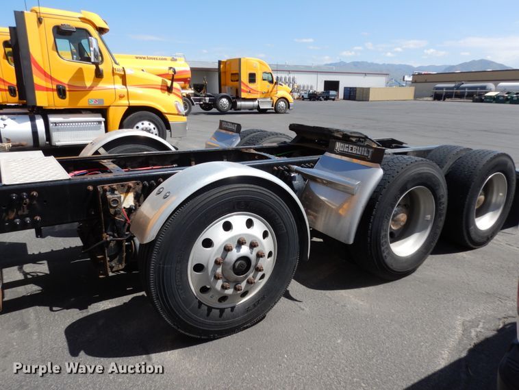 image for item DC2091 2016 Freightliner Cascadia 125  semi truck