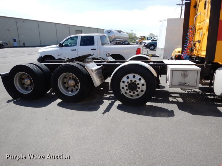 image for item DC2091 2016 Freightliner Cascadia 125  semi truck