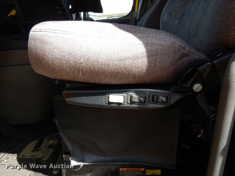 image for item DC2091 2016 Freightliner Cascadia 125  semi truck