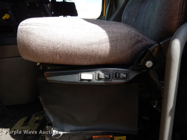 image for item DC2091 2016 Freightliner Cascadia 125  semi truck