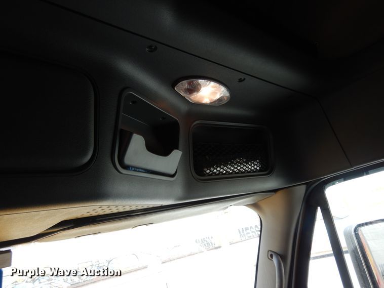 image for item DC2091 2016 Freightliner Cascadia 125  semi truck