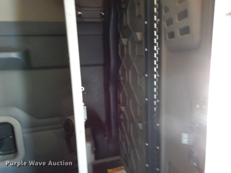 image for item DC2091 2016 Freightliner Cascadia 125  semi truck