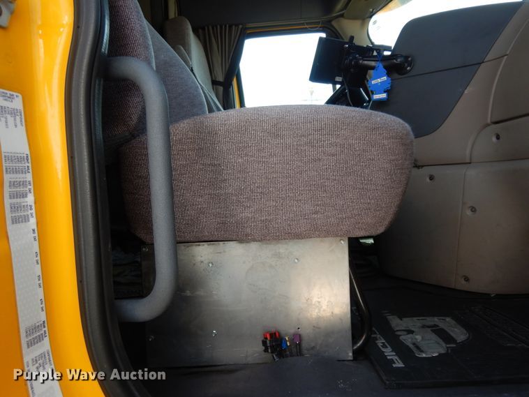 image for item DC2091 2016 Freightliner Cascadia 125  semi truck