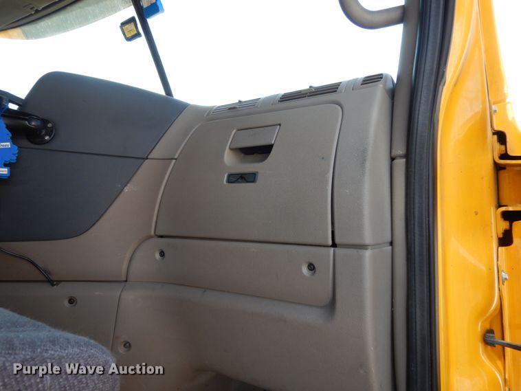 image for item DC2091 2016 Freightliner Cascadia 125  semi truck