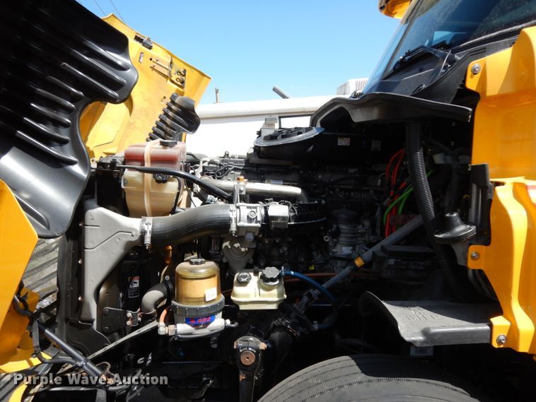 image for item DC2091 2016 Freightliner Cascadia 125  semi truck