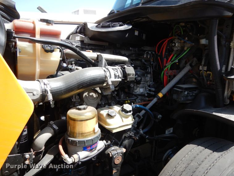 image for item DC2091 2016 Freightliner Cascadia 125  semi truck