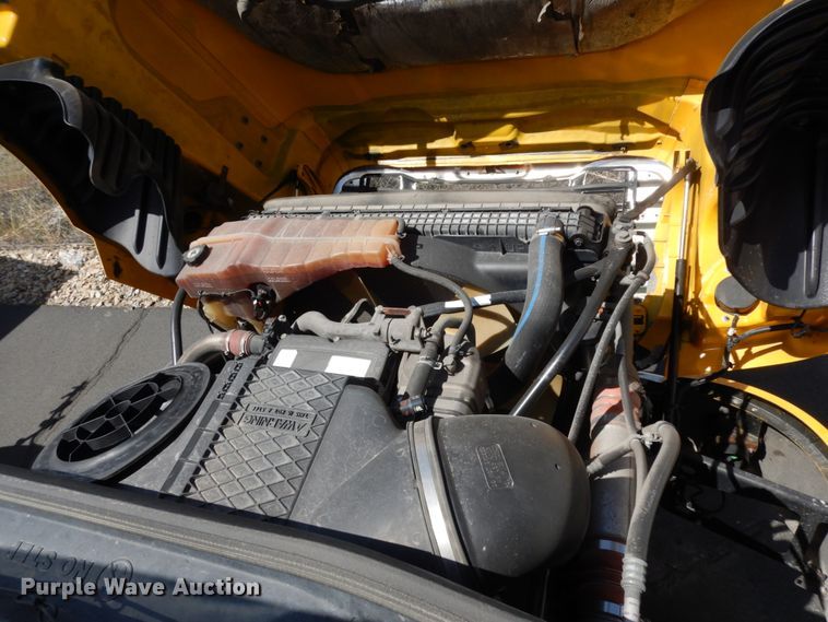 image for item DC2091 2016 Freightliner Cascadia 125  semi truck