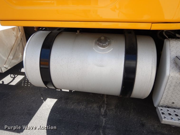 image for item DC2091 2016 Freightliner Cascadia 125  semi truck