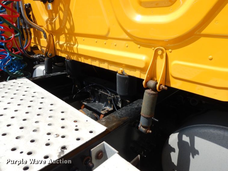 image for item DC2091 2016 Freightliner Cascadia 125  semi truck